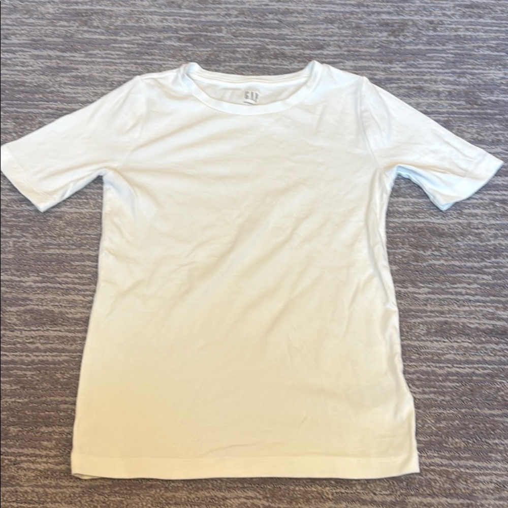Whit t-shirt